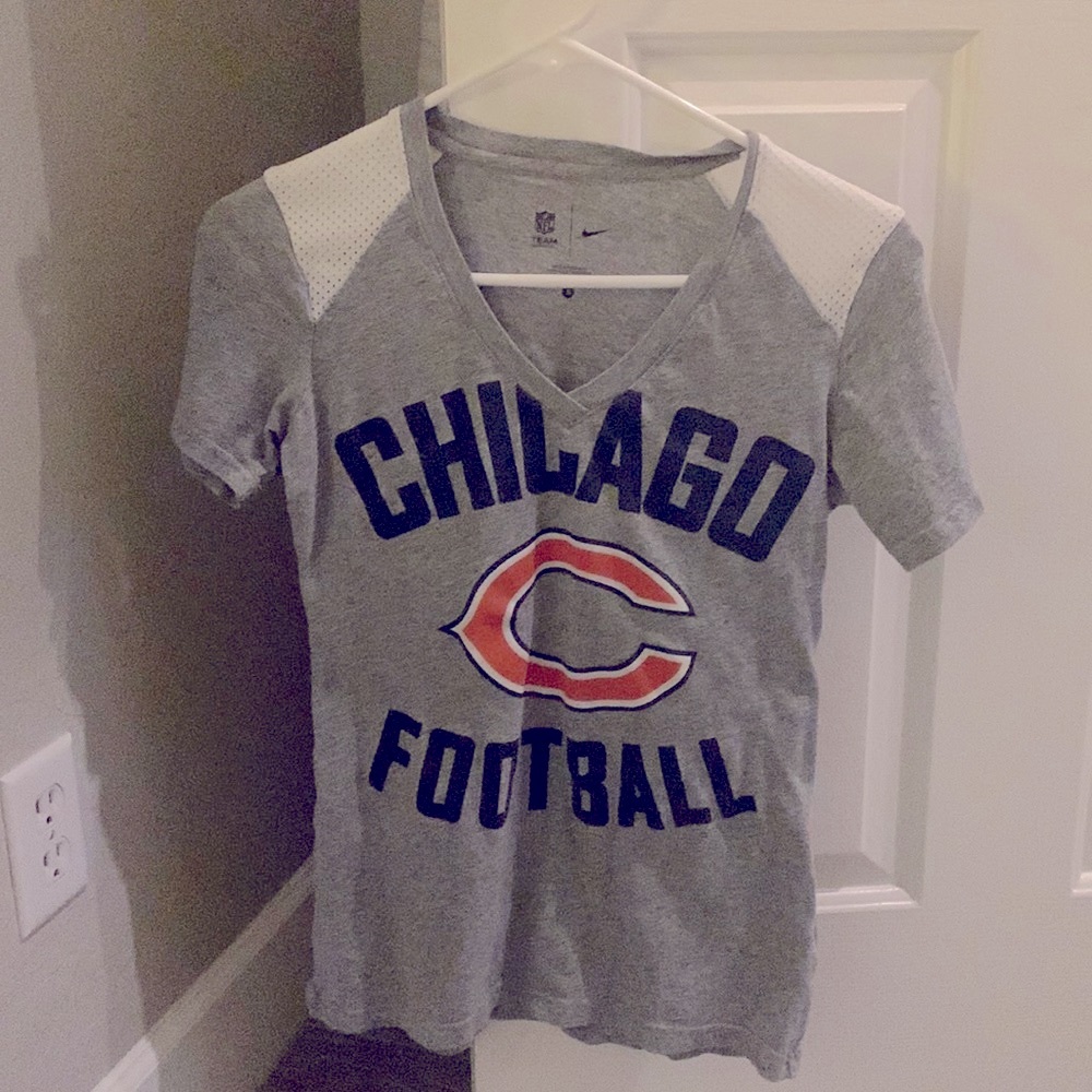 Nike Women’s NFL team apparel Chicago Bears grey tshirt Small.